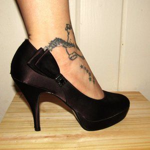 Formal heels with bows